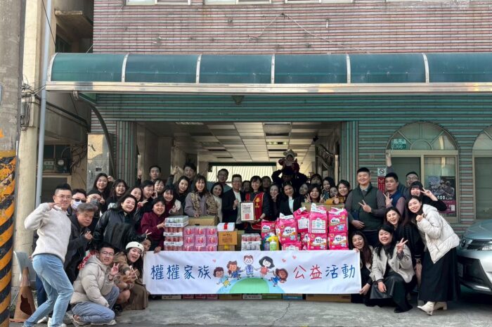 麗富康經銷商公益活動-權權家族攜手14家店送暖　認購年菜關懷獨居長者